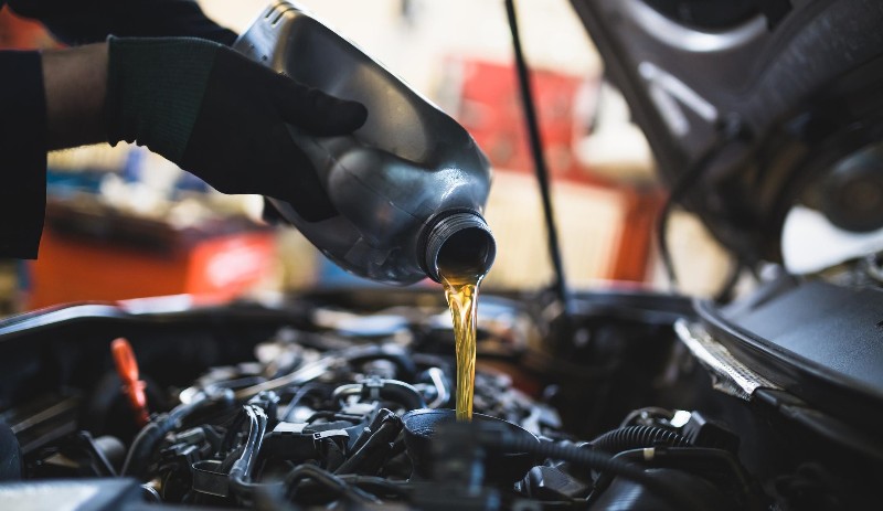 Clean vs Dirty Engine Oil - Which one will win the race to keep your car running smoothly?" 